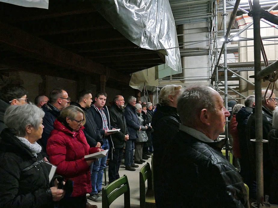 Heilige Messe auf der Baustelle zum 4. Advent (Foto: Karl-Franz Thiede)